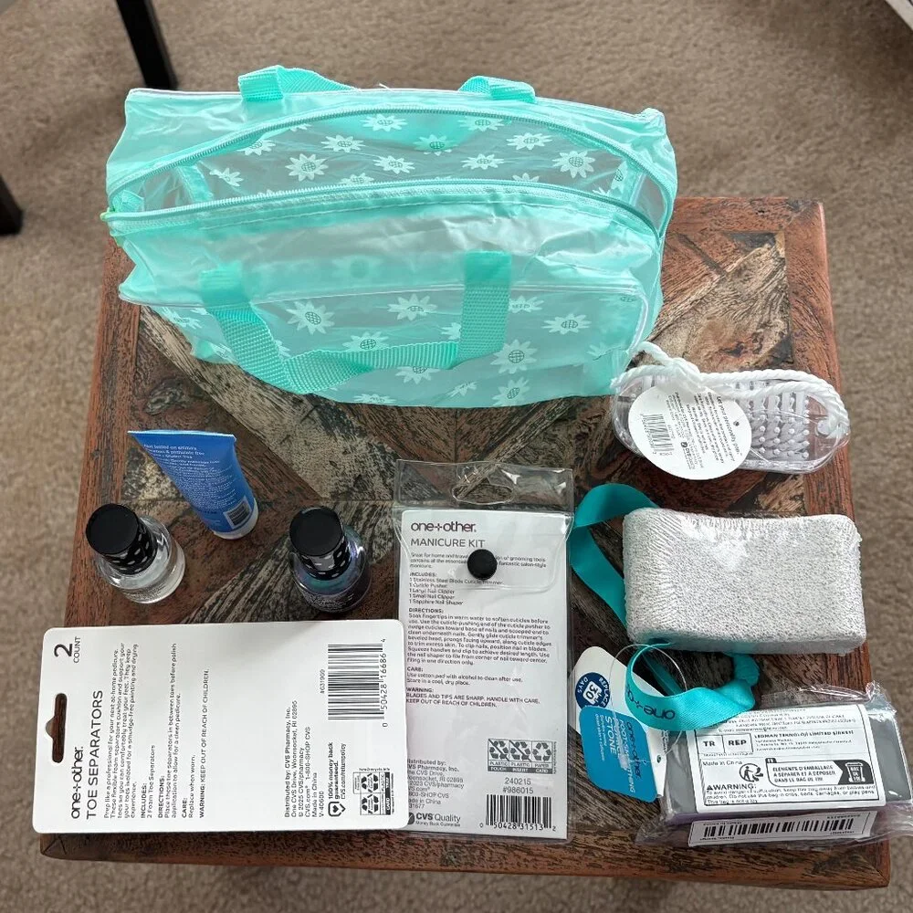 NWOT: One + Other and Pop.arazzi Nail Spa Gift Travel Set